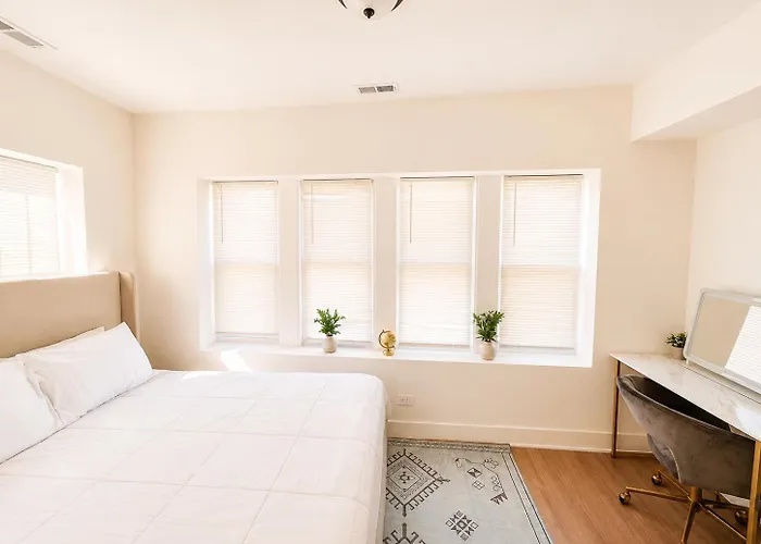 Cozy 1br, 1ba In Rogers Park Wifi & Parking *
