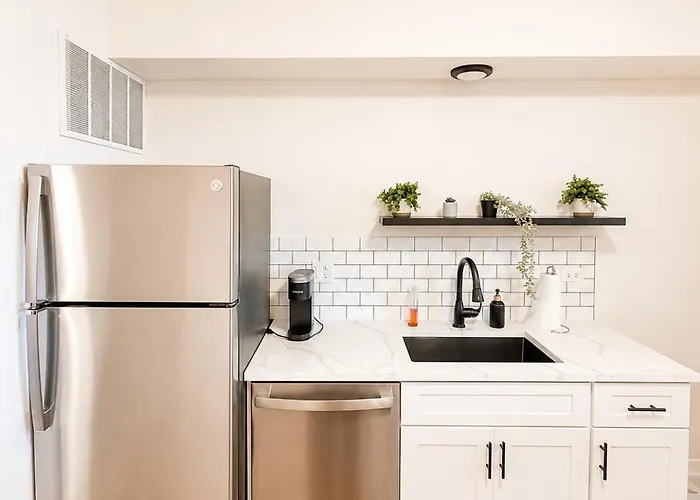 Cozy 1br, 1ba In Rogers Park Wifi & Parking Chicago